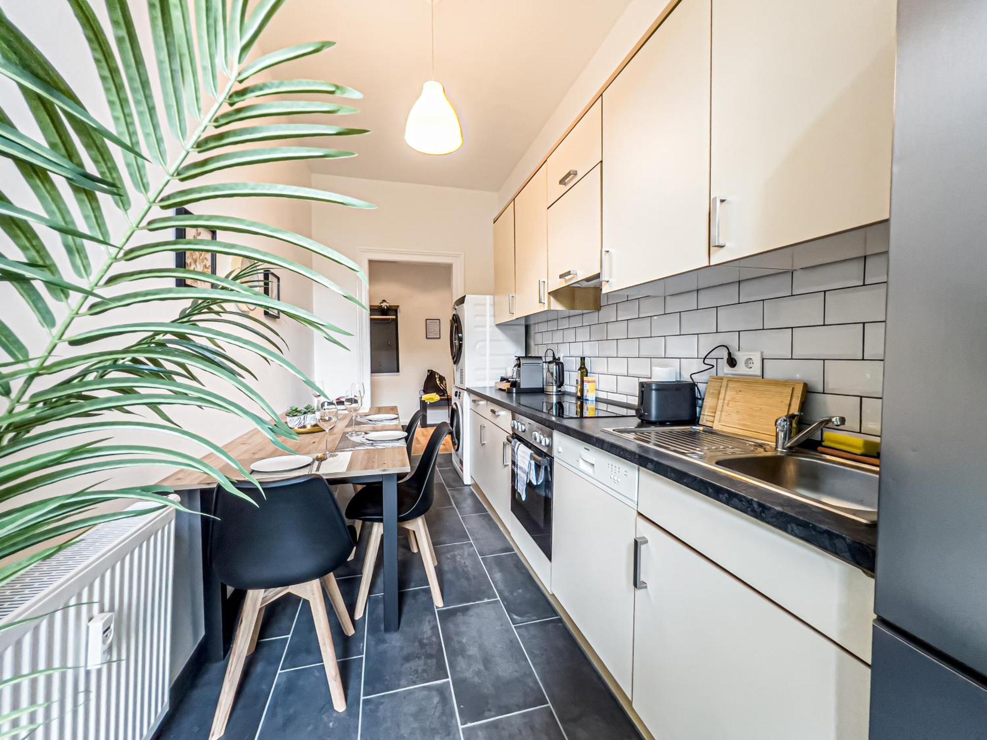 Grosse 3 Schlafzimmer Unterkunft Mit Kueche, Bad, Waschmaschine & Balkon Am Zoo Leipzig Bagian luar foto